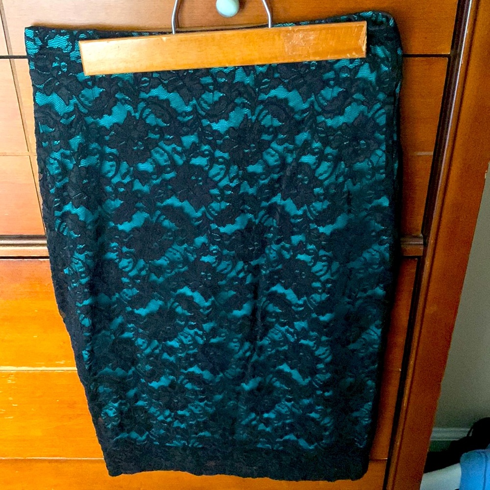 Forever 21 black lace over mint green pencil skirt Never Worn Size small